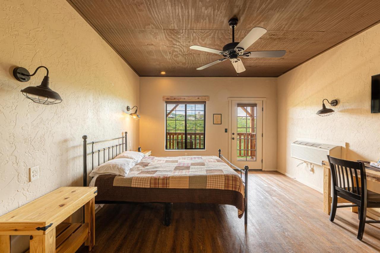 Miners Cabin #4 - King Bed - Private Balcony With Views Tombstone Luaran gambar